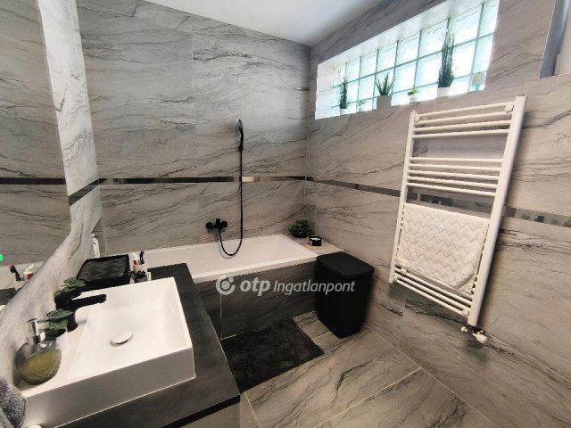 Eladó családi ház, Százhalombattán 149.999 M Ft, 3 szobás