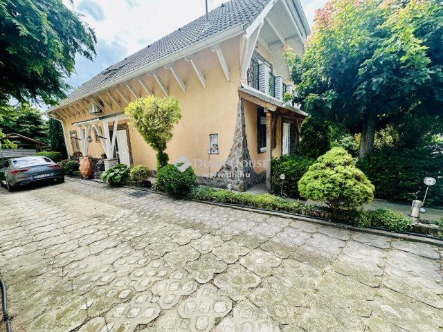 Eladó családi ház, Nagytarcsán 125 M Ft, 6 szobás