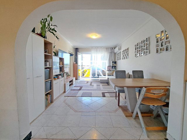 Eladó panellakás, Szegeden, Kereszttöltés utcában 59.9 M Ft