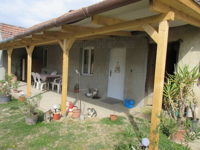 Eladó családi ház, Karádon 32.6 M Ft, 3 szobás