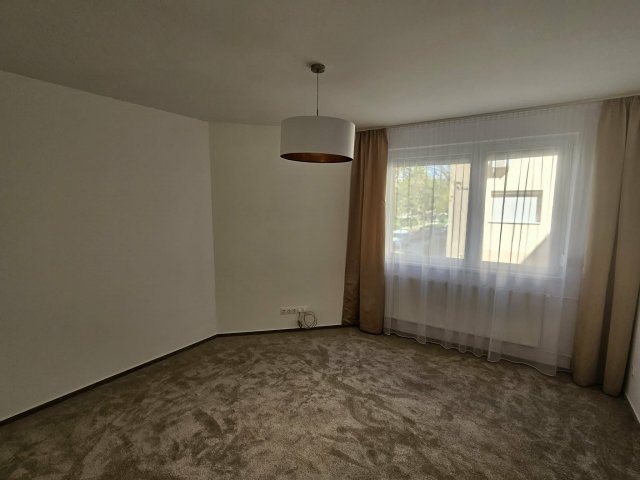 Kiadó téglalakás, albérlet, Csornán 200 E Ft / hó, 2 szobás