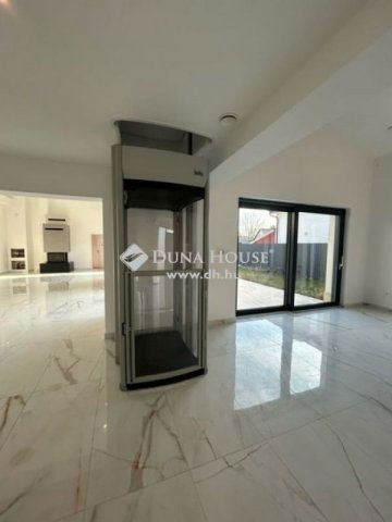 Eladó családi ház, Vecsésen 225 M Ft, 5 szobás