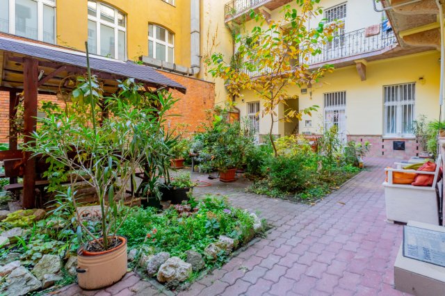 Eladó téglalakás, Budapesten, VII. kerületben, Izabella utcában