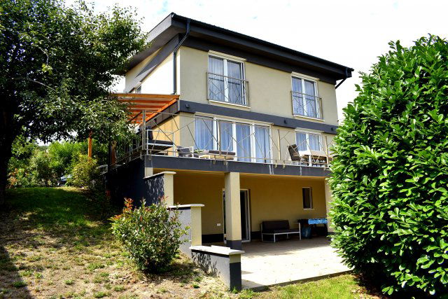 Eladó családi ház, Alsóörsön 260 M Ft, 5 szobás