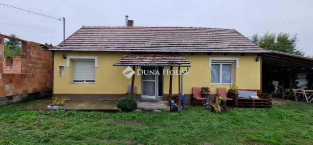 Eladó családi ház, Válon 35 M Ft, 2 szobás