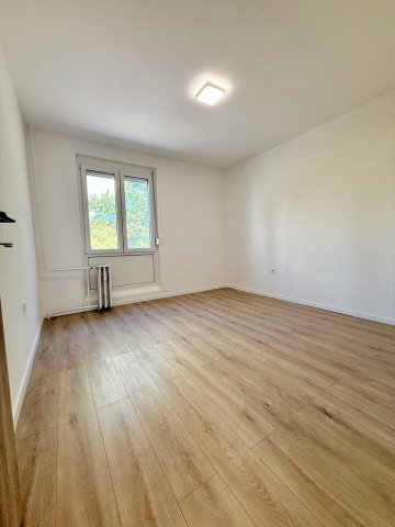 Eladó téglalakás, Pécsett 58.9 M Ft, 3 szobás