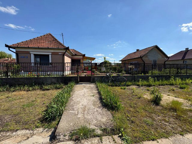Eladó családi ház, Szakolyon 8.9 M Ft, 1+1 szobás