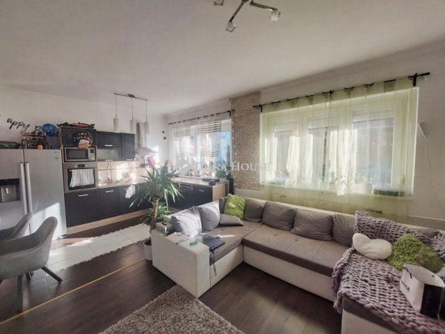 Eladó családi ház, Budapesten, XV. kerületben 89.7 M Ft