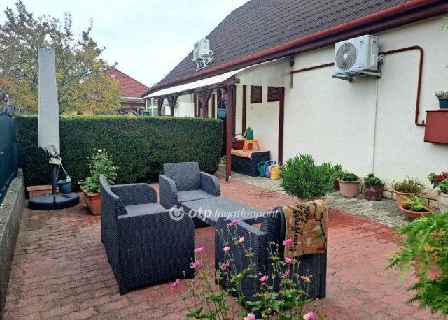 Eladó családi ház, Dunaújvárosban 88.9 M Ft, 2 szobás