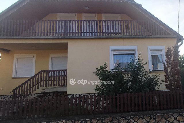 Eladó családi ház, Pápán 57 M Ft, 4 szobás