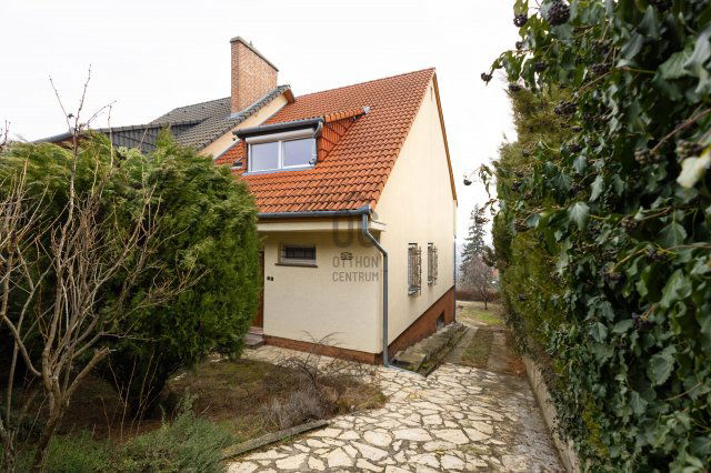 Eladó ikerház, Pécsett 99 M Ft, 4 szobás / költözzbe.hu