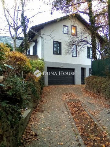 Eladó családi ház, Solymáron, Kápolna utcában 305 M Ft