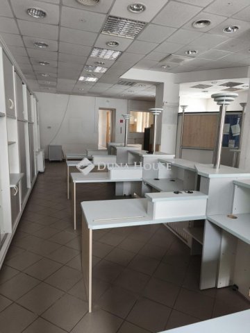 Eladó üzlethelyiség, Budakeszin, Fő utcában 99.9 M Ft