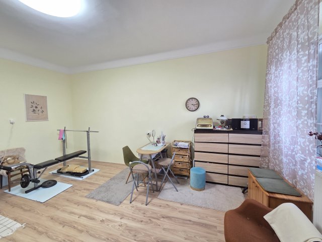 Eladó téglalakás, Keszthelyen 33 M Ft, 1 szobás