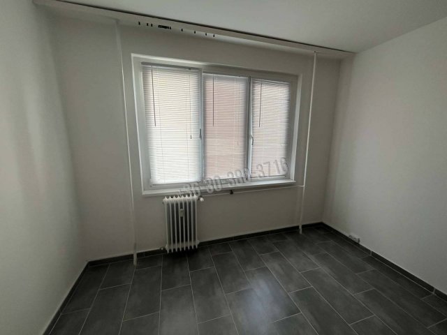 Eladó panellakás, Dunaújvárosban 28.7 M Ft, 1+1 szobás