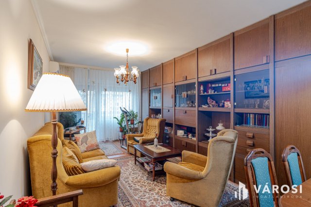 Eladó panellakás, Szegeden 59.9 M Ft, 3 szobás