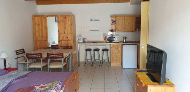 Eladó hotel, Zalakaroson 89.9 M Ft, 10 szobás