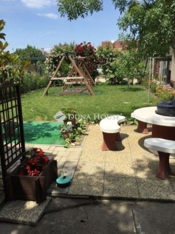 Eladó családi ház, Szegeden 289 M Ft, 6 szobás