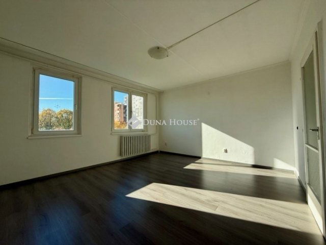 Eladó panellakás, Veszprémben 42.9 M Ft, 2 szobás