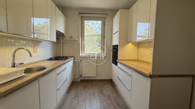 Kiadó panellakás, albérlet, Szegeden, Körtöltés utcában