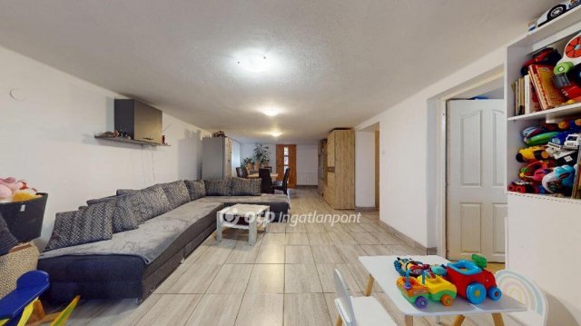 Eladó családi ház, Mezőcsáton 26.5 M Ft, 4 szobás