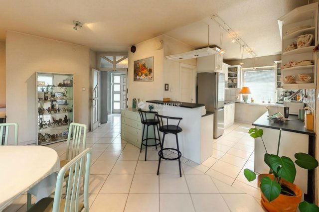 Eladó téglalakás, Budapesten, XVI. kerületben 215 M Ft, 6 szobás