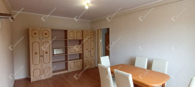 Eladó panellakás, Szegeden 47.75 M Ft, 2 szobás