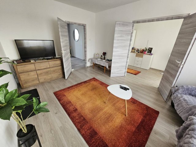 Eladó panellakás, Tiszaújvárosban 33.5 M Ft, 2+1 szobás