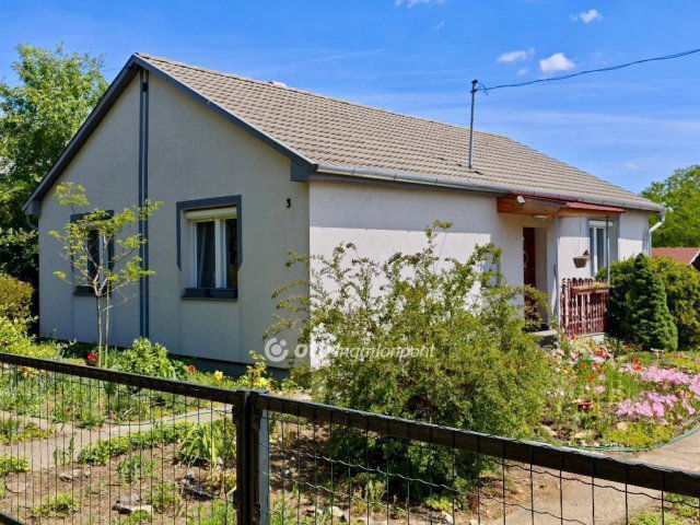 Eladó családi ház, Nyíregyházán 56 M Ft, 2 szobás