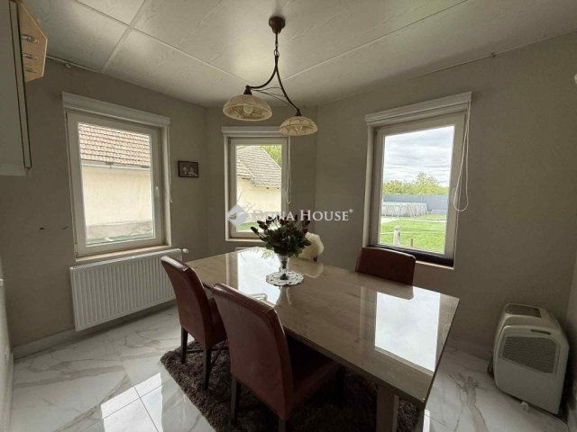 Eladó családi ház, Tiszanánán 72 M Ft, 5 szobás