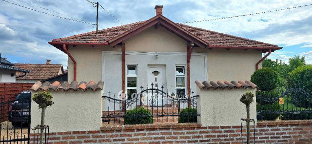 Eladó családi ház, Debrecenben 131.9 M Ft, 6 szobás