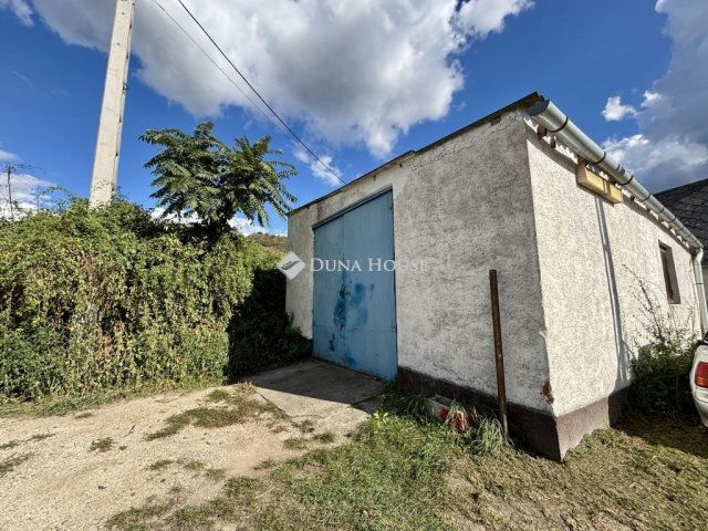 Eladó családi ház, Esztergomban 35 M Ft, 6 szobás