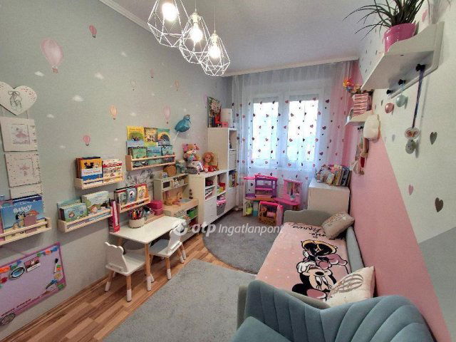 Eladó panellakás, Budapesten, XV. kerületben 76.8 M Ft, 3 szobás