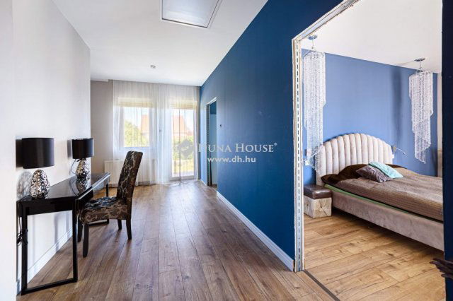 Eladó ikerház, Pécelen 369 M Ft, 11 szobás