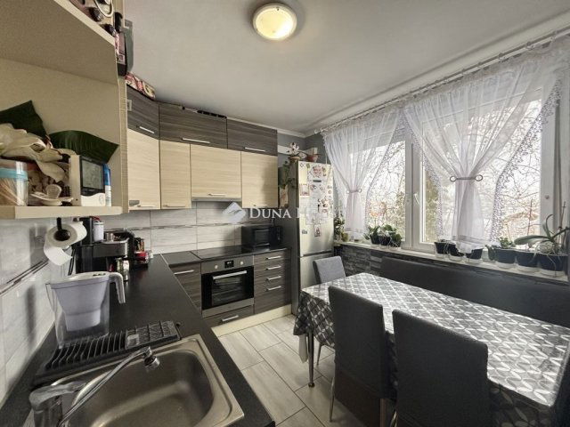 Eladó panellakás, Debrecenben 62.9 M Ft, 3 szobás