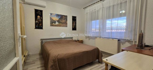 Eladó panellakás, Székesfehérvárott 49.99 M Ft, 2 szobás