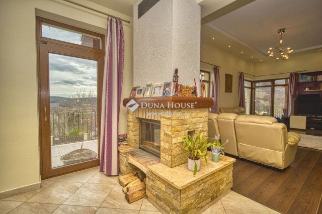 Eladó családi ház, Pilisszentkereszten 299 M Ft, 5 szobás