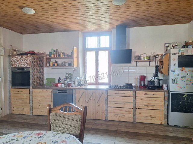 Eladó családi ház, Majson 45.99 M Ft, 5 szobás