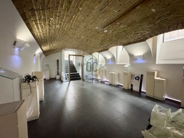 Eladó üzlethelyiség, Budapesten, IX. kerületben 117 M Ft