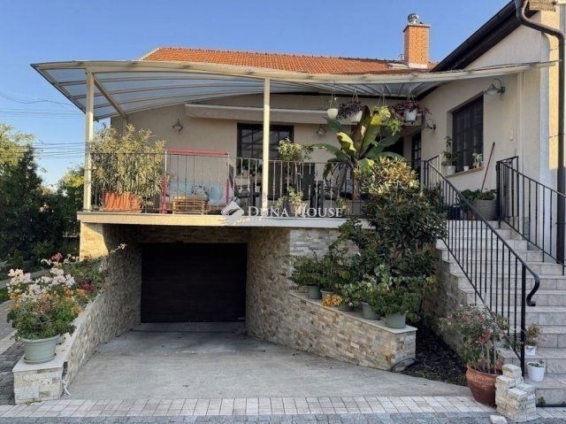 Eladó családi ház, Budapesten, XV. kerületben 236 M Ft, 4 szobás