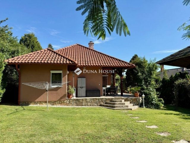 Eladó családi ház, Balatonfűzfőn 144.9 M Ft, 5 szobás