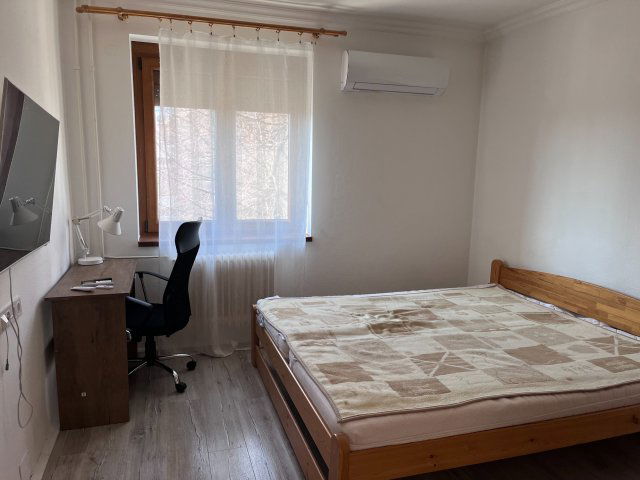 Kiadó téglalakás, albérlet, Pécsett 190 E Ft / hó, 2 szobás