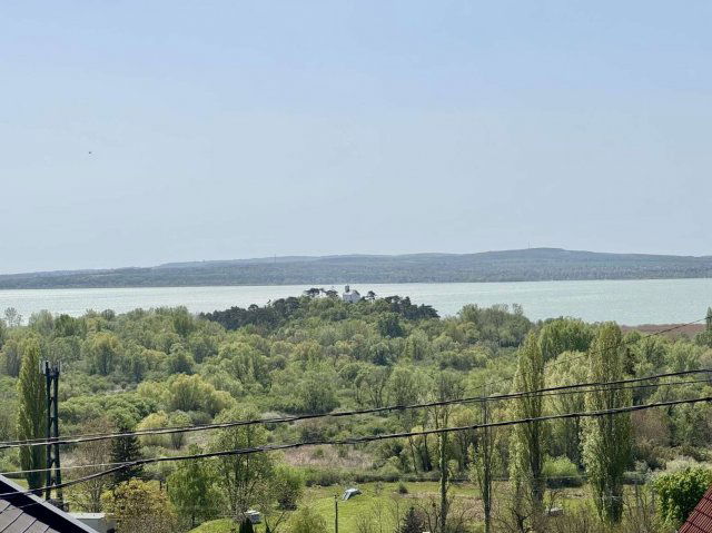 Eladó családi ház, Vonyarcvashegyen 120 M Ft, 4+2 szobás