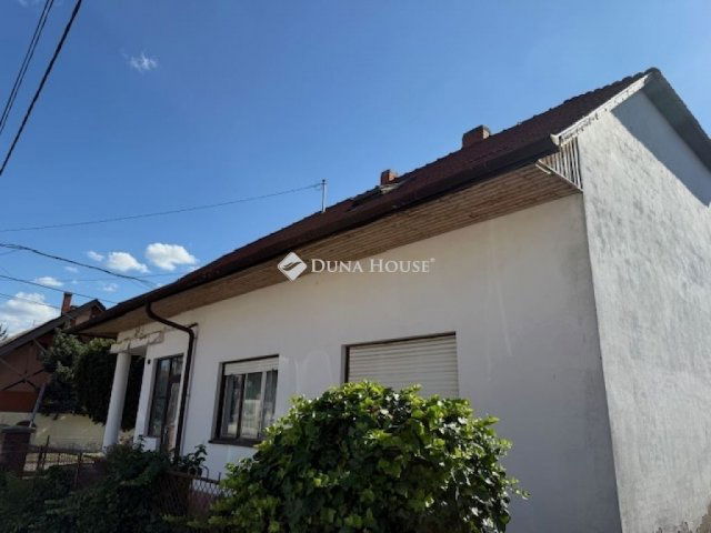 Eladó családi ház, Pécsett 159 M Ft, 5 szobás