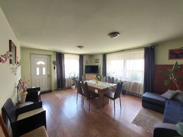 Eladó családi ház, Piliscséven 89.9 M Ft, 5 szobás