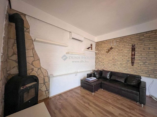 Eladó téglalakás, Budapesten, XXI. kerületben 49.9 M Ft