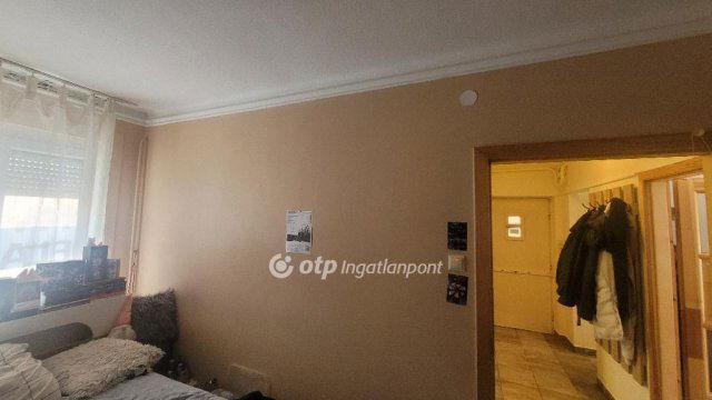 Eladó téglalakás, Jászberényben 36 M Ft, 2+1 szobás