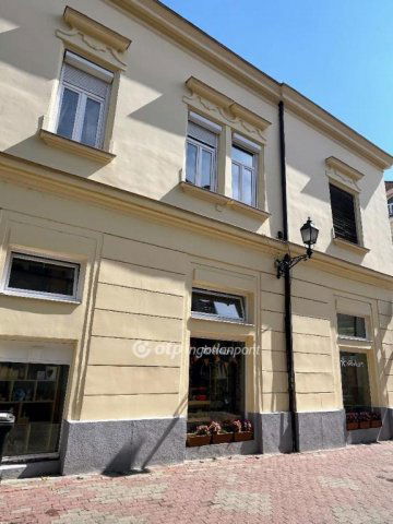 Eladó téglalakás, Pécsett 61.5 M Ft, 2 szobás