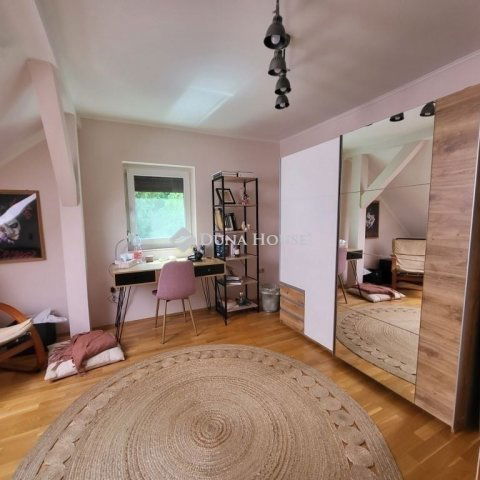 Eladó családi ház, Szegeden 210 M Ft, 6 szobás