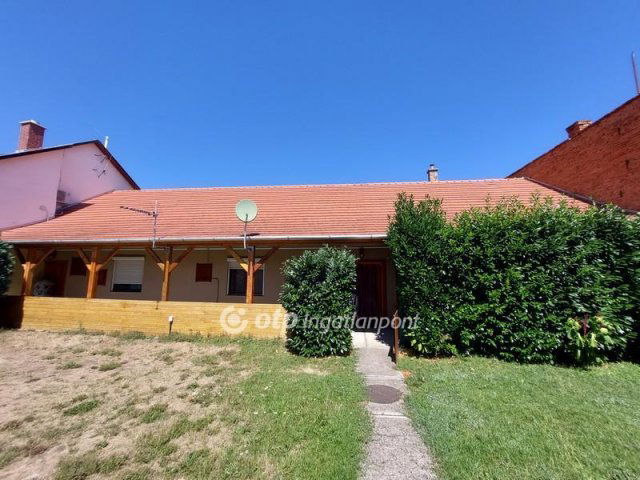 Eladó téglalakás, Sárospatakon 18 M Ft, 1 szobás